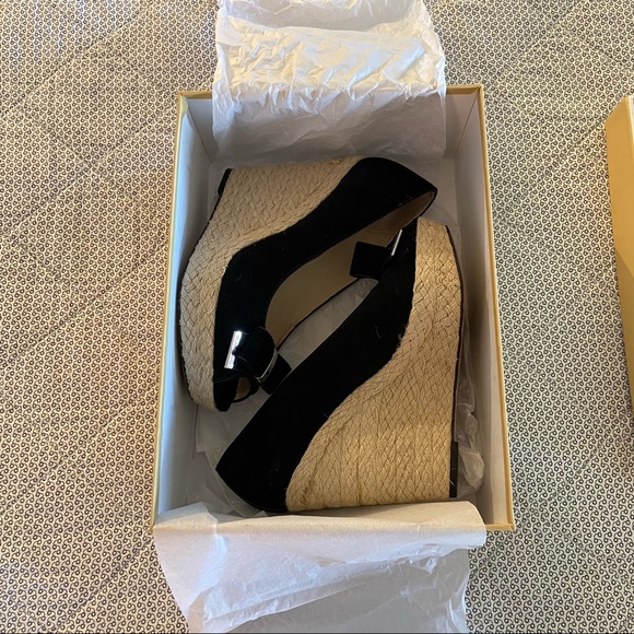 MICHAEL KORS WEDGES, Size 8 1/2 - Picture 11 of 12
